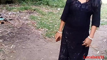 Bhabhi in black dress gets fucked outdoors in HD video