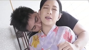 Amateur Japanese housewife tries anal for the first time